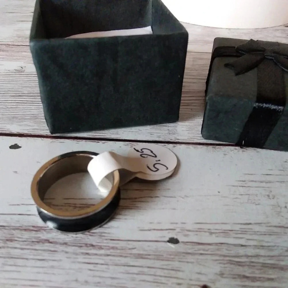 Concave Black Enamel Band - Size 5.25 - Picture 4 of 5